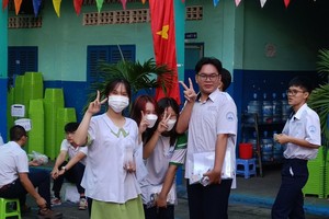 参加高中入学考试的学生。（图：秋心）