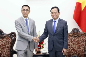 政府副总理陈留光接见华为集团副总裁