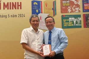 教育年轻人学习胡志明思想道德与榜样