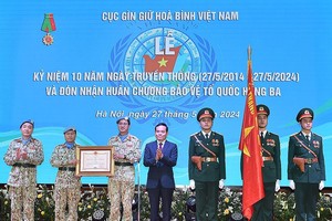 越南维和局荣获三等捍卫祖国勋章