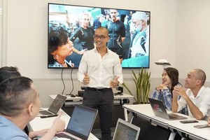 第三郡25 Fit公司举行建立客户保健电子商务平台计划内部会议。（图：黄雄）