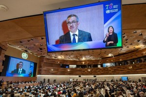世界卫生组织总干事谭德塞在世界卫生大会开幕式上致辞（图：WHO）