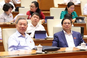 国家主席苏霖与政府总理范明政出席会议。（图：文牒）