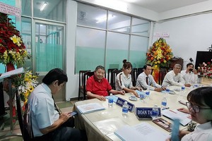 杭慰瑶董事长参与越香集团党支部的会议。