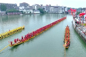 百米龙舟成功挑战「最长双桡龙舟」纪录