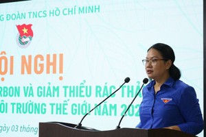 共青团中央农村青年处主任阮氏秋云在会议上致开幕词。（图：宝英）