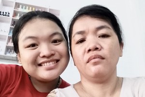 阮氏清红与女儿裴阮清香。