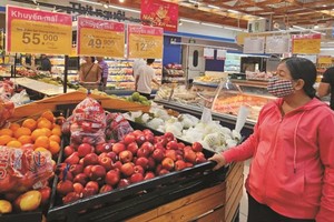 零售商通过平抑物价活动保持商品价格稳定。