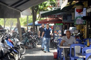 在第一郡海潮街的行人道。（图：VOV）