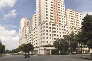 守德市有数千间公寓房的安置区多年来一直没人入住。