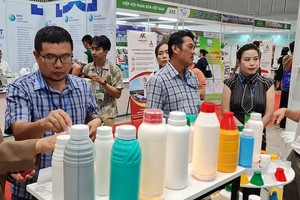 越南涂料、纸品、橡胶及塑料展。