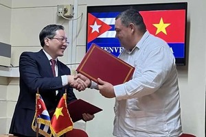 越南农民协会与古巴小农协会签署2025-2030年阶段合作谅解备忘录。（图：越通社）