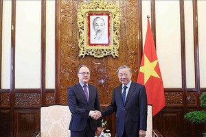 国家主席苏霖接见俄罗斯驻越南大使