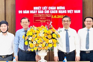 新闻媒体乃本市发展主张宣传队伍