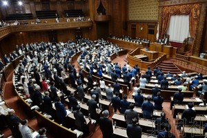 6月19日上午，日本参院全体会议表决通过了修改后的《政治资金规正法》，正式成为法律。（图：共同社）