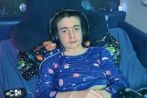 全球首例男孩颅内植入设备控制癫痫发作