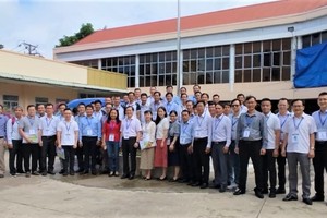 6月25日上午9时，市工业大学监考工作团已抵达芹苴市，开始为本届高中毕业考试服务做好准备。（图：清雄）