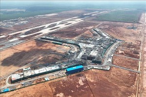 建设中的隆城机场工程项目。（图：越通社）