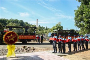 2023-2024年旱季第23阶段柬埔寨烈士骸骨与K71队迎接回国仪式。（图：越通社）