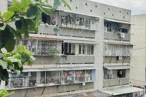 公寓“防盗笼”，火灾时阻碍逃生之路。（图：T.T）