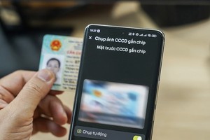 客户正在进行生物识别认证。