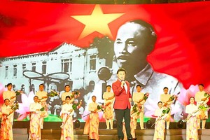 庆祝西贡-堤岸-嘉定-胡志明市成立 326 周年纪念之文艺节目