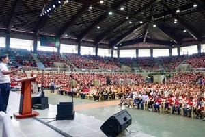 菲总统马科斯于 7月5日在该国北部拉瑙省发表讲话。（图：PCO）