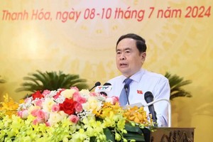 国会主席陈清敏出席清化省人民议会会议