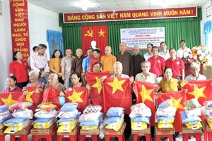 关怀槟椥省贫困人家