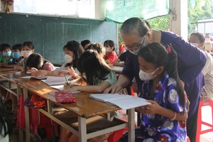 本市全部儿童均须持有随身证件。