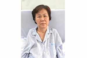 周玉卿正在住院。