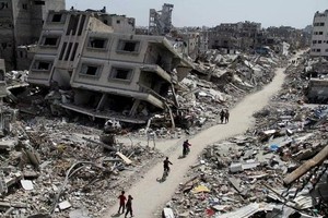 近东救济工程处15日援引联合国环境规划署评估称，清理加沙地带约4000万吨瓦砾废墟需要长达15年的时间。（图：路透社）