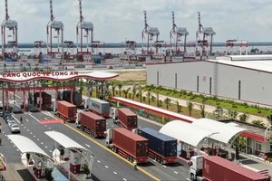 图：隆安省芹玉县永和村的隆安国际港。（图：黄雄）