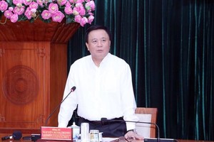 中央理论委员会主席阮春胜在会议上发表讲话。（图：越通社）