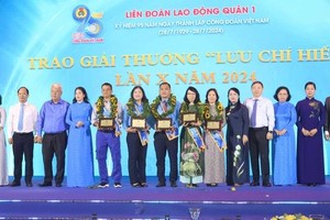 第一郡5名模范工会会员荣获“刘志孝奖项”