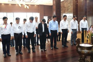 孙德胜博物馆接待民众上香献花