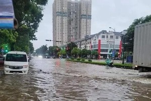 河内市多条街道大雨過後一片汪洋。（图：PCTT）