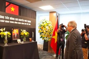 联合国秘书长、各国驻联合国大使吊唁阮富仲总书记