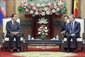 国家主席苏林接见中共中央政治局常委、中国全国政协主席王沪宁。（图：越通社）