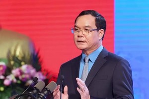 建设现代强大的工人阶级