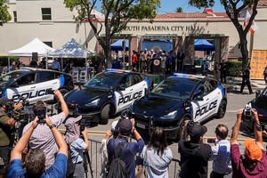 当地时间7月29日，南帕萨迪纳市发布了全美首个全电动警车车队。（图：互联网）