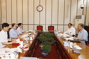 党中央总书记、国家主席苏林主持会议。（图：越通社）