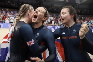 运动员之间常有紧密接触，易传播病毒。（示意图：互联网）