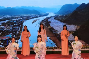 上百妇女参加“商人之声”歌唱比赛