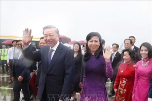 越南共产党中央总书记、越南社会主义共和国主席苏林偕夫人和越南高级代表团抵达中国广东省广州市。（图：越通社）