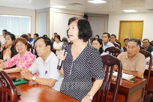 一名与会代表在会议上发表意见。（图：市党部新闻网）