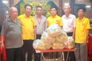 罗笑天意坛在盂兰法期间开展济贫活动。