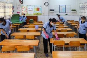 清洁教室，迎接学生返校。（示意图：VNE）