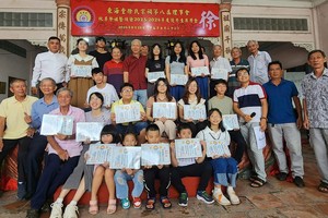 徐氏宗祠秋季祭祖并奖励优秀生