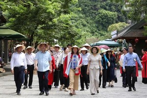 澳大利亚议会代表团游览长安生态旅游区